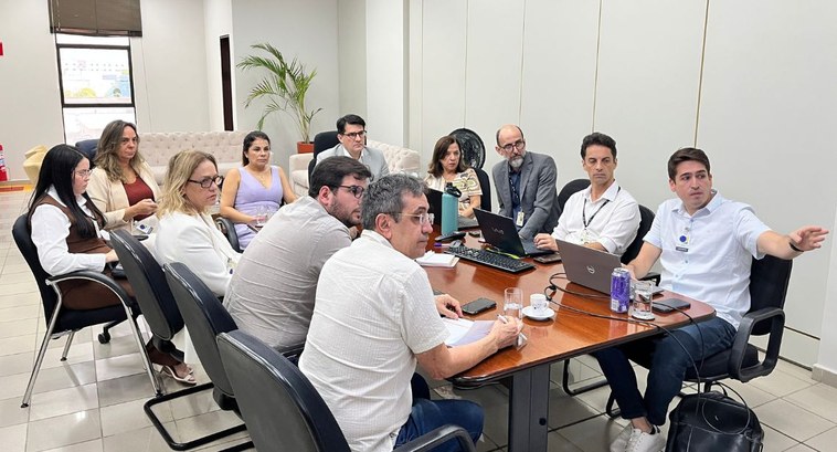 #PraTodosVerem: Na fotografia, aparecem representantes do TRE-PB e da Secretaria de Estado da Ed...