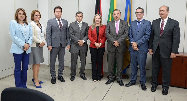 TRE-PB e TJPB celebram Acordo de Cooperação #PraCegoVer: Na fotografia estão os participantes da celebração de Acordo de Cooperação entre o ...