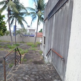 #PraTodosVerem: Montagem com oito fotografias em formato quadrado, mostrando o antes, à esquerda...