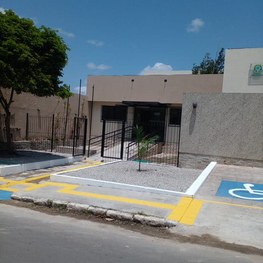#PraTodosVerem: Montagem com oito fotografias em formato quadrado, mostrando o antes, à esquerda...