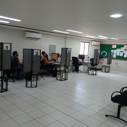 #PraTodosVerem: Montagem com oito fotografias em formato quadrado, mostrando o antes, à esquerda...
