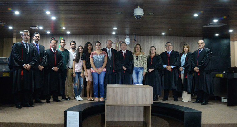 
Estudantes universitários visitam TRE-PB pelo projeto Mandato Legal
