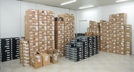 #PraTodosVerem: na fotografia aparecem computadores e caixas com equipamentos que foram doados.