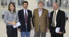 #PraCegoVer: Fotografia da visita do historiador Josué Silvestre ao TRE-PB, em 2011; da esquerda...