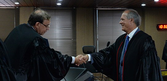 TRE-PB José Ricardo Porto toma posse e é eleito Vice-Presidente e Corregedor Eleitoral Desembargador José Ricardo Porto toma posse no TRE-PB e é eleito Vice-presidente e Corregedor El...
