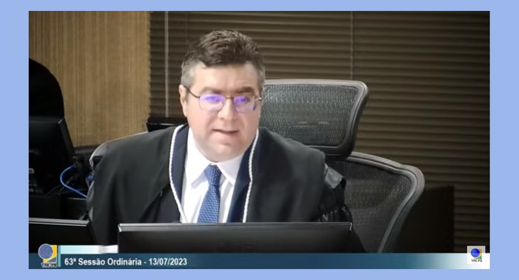 TRE-PB juiz Bianor Arruda Bezerra Neto #PraTodosVerem: Painel retangular com o juiz Bianor Arruda Bezerra Neto, na Corte Eleitoral para...