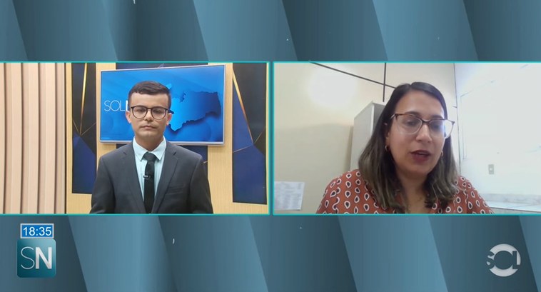 TRE-PB Juíza Eleitoral Brena Brito fala em entrevista sobre eleição suplementar Painel retangular com duas fotografias paralelas em plano médio curto de um homem, à esquerda, e...