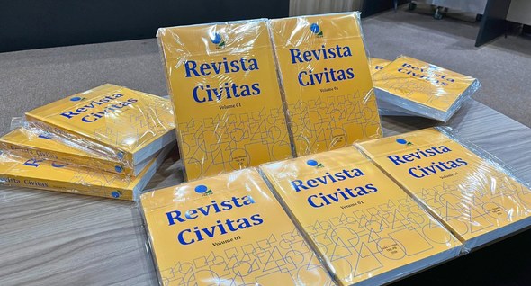 #PraTodosVerem: Na fotografia aparecem publicações da Revista Civita
