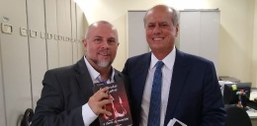 O livro “Fazendo o diabo - o diário da reeleição”, do Professor Renato Carneiro, foi lançado e a...