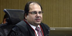 Juiz membro do TRE-PB Eduardo José de Carvalho Soares.