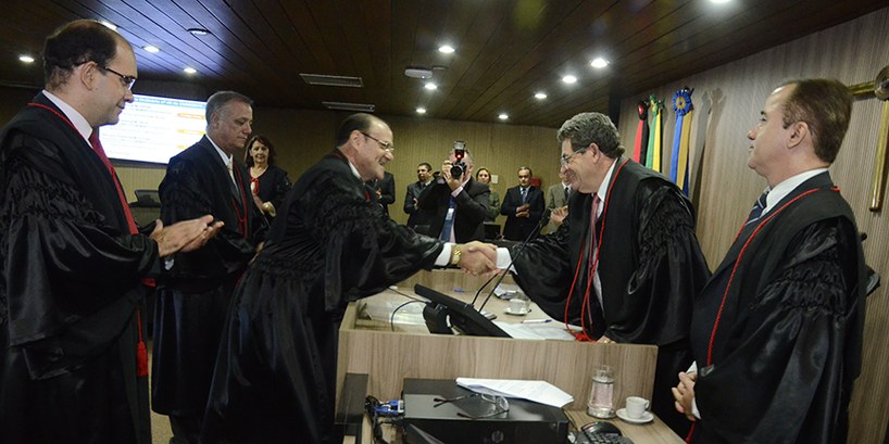 TRE-PB dá posse ao juiz Antônio Carneiro como membro efetivo