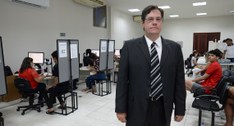#PraCegoVer: Em primeiro plano, o juiz diretor do Fórum Eleitoral da Capital, Geraldo Porto; em ...