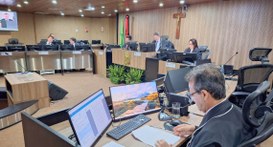 #PraTodosVerem: Na fotografia aparece o plenário da corte eleitoral com alguns de seus membros s...