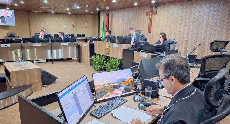 #PraTodosVerem: Na fotografia aparece o plenário da corte eleitoral com alguns de seus membros s...