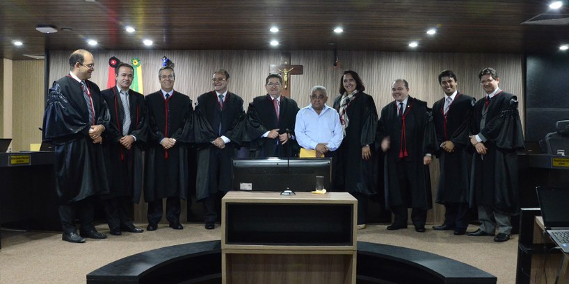 TRE-PB presta homenagem a servidor aposentado Corte Eleitoral presta homenagem a servidor aposentado