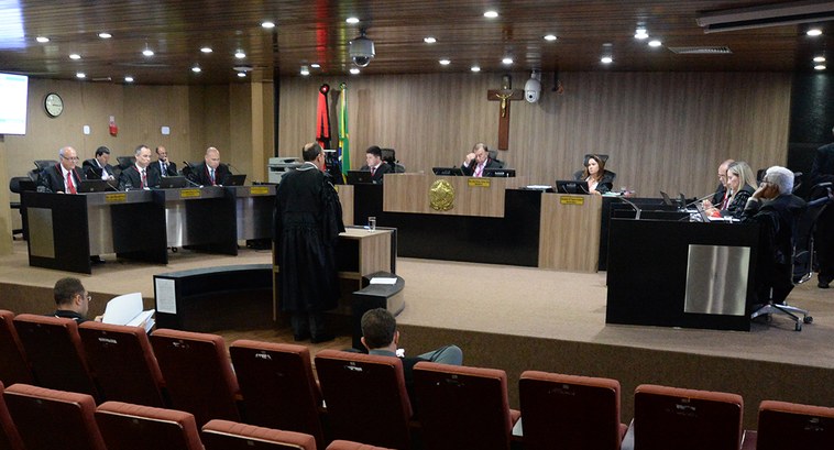 #PraCegoVer: Sessão de julgamento da Corte Eleitoral paraibana