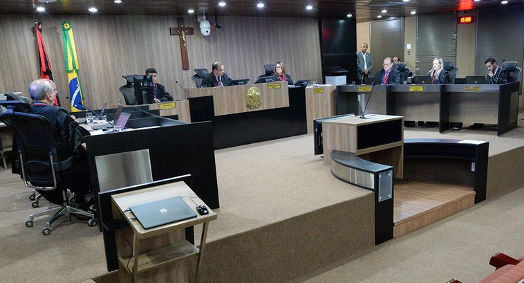 #PraCegoVer: Corte Eleitoral em sessão de julgamento