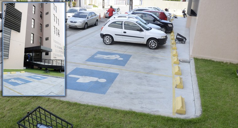 #PraCegoVer: Estacionamento externo no edifício-sede do Eleitoral paraibano.
