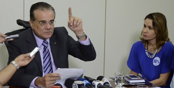 TRE-PB Saulo Benevides concede entrevista coletiva sobre biomatria O desembargador Saulo Henriques de Sá e Benevides, presidente do TRE-PB, concede entrevista cole...