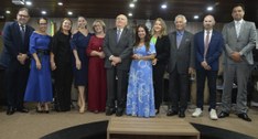 #ParaTodosVerem: Onze pessoas perfiladas para fotografia, das quais seis são mulheres.