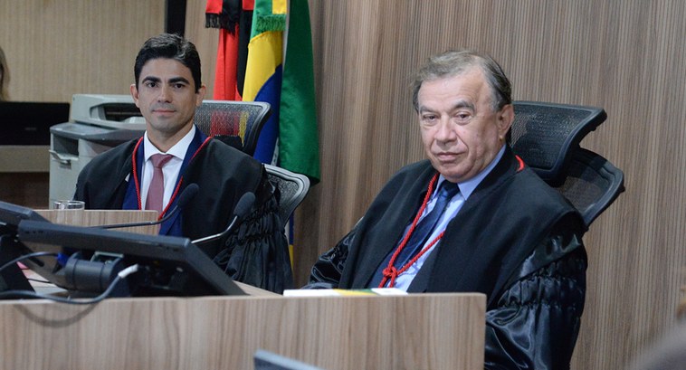 TRE-PB Victor Veggi e o desembargador Carlos Beltrão Filho #PraCegoVer: Victor Veggi à esquerda do desembargador Carlos Beltrão Filho