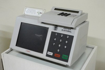 #PraTodosVerem: Na fotografia aparece uma urna eletrônica de votação.