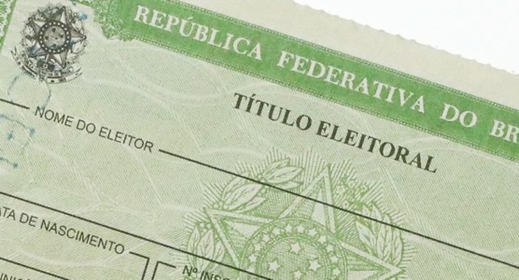 tre_pb_Mais de 67 mil títulos de eleitor serão cancelados na Paraíba #PraTodosVerem: Na fotografia aparece um título eleitoral.