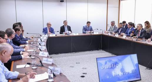 #PraTodosVerem: na fotografia aparece o presidente do TSE, ministro Kassio Nunes Marques, em reu...