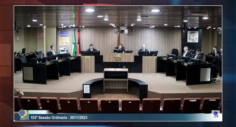 TTRE-PB Dia da Consciência Negra é ressaltado no Eleitoral #ParaTodosVerem: Painel retangular com a Corte Eleitoral da Paraíba em sessão de julgamento.