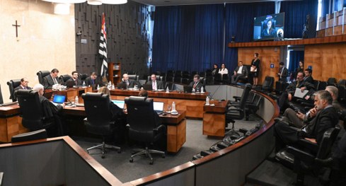 #PraTodosVerem: Na fotografia aparece um grupo de pessoas reunidas.