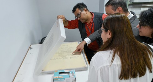 #PraTodosVerem: Na fotografia aparece um grupo de pessoas reunidas.