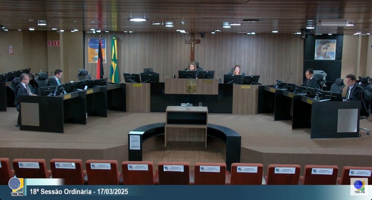 #PraTodosVerem: No frame do vídeo da sessão ordinária do TRE-PB aparece a Corte Eleitoral reunida.