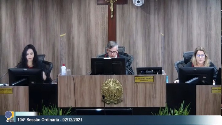 #PraTodosVerem: Na fotografia aparecem sentados, no Plenário da Sessão Ordinária do Tribunal Reg...