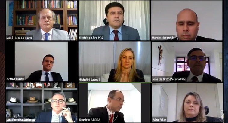 #PraCegoVer: Corte Eleitoral em sessão virtual, por videoconferência; veem-se os rostos dos part...