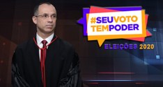 #PraCegoVer: Juiz federal Rogério Roberto Gonçalves de Abreu e a logomarca das Eleições 2020.