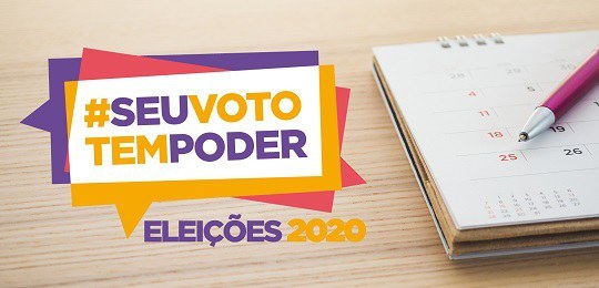 #PraCegoVer: Logomarca das Eleições 2020 e um calendário com caneta do lado direito.