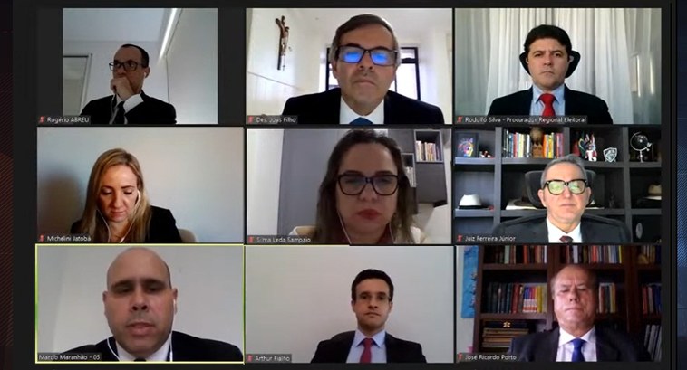 #PraCegoVer: Corte Eleitoral em sessão virtual, por videoconferência; veem-se os rostos dos part...